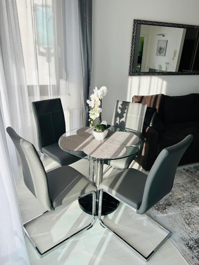 Marina Bay Apartman Budapeste Exterior foto